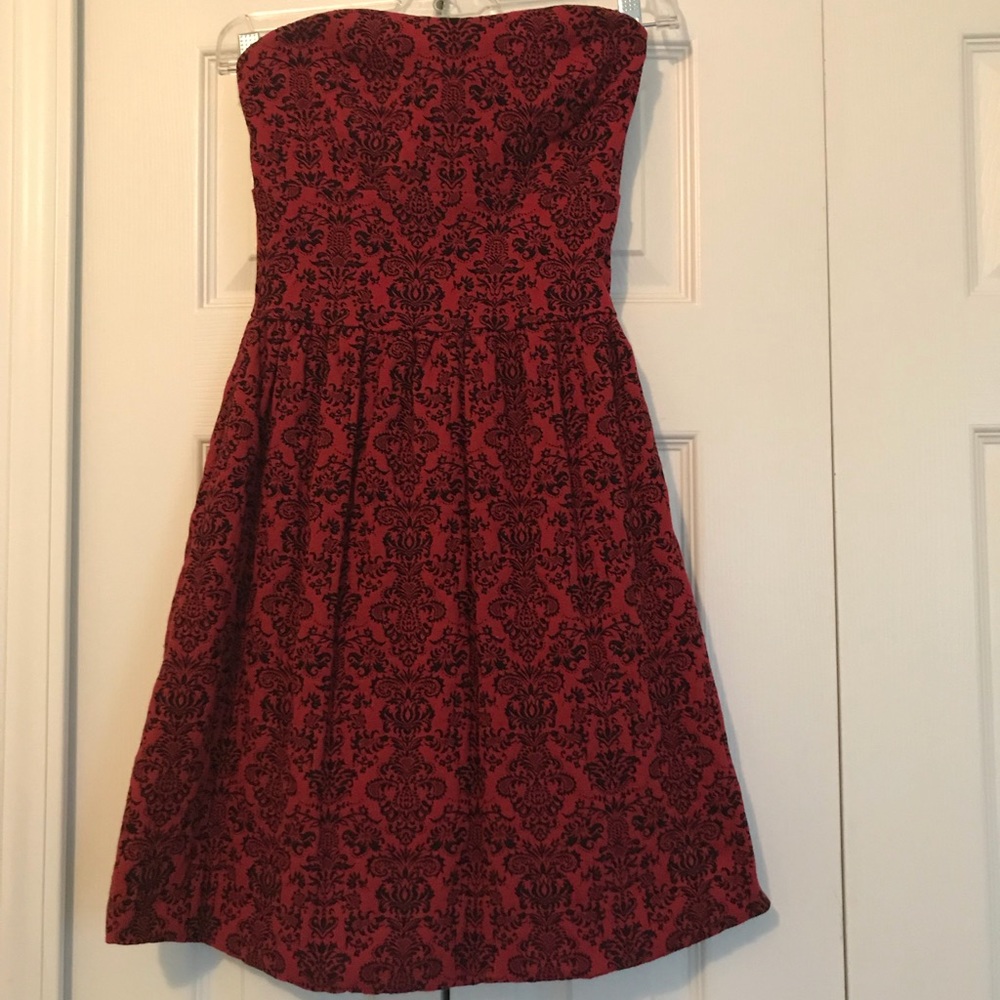 ☀️ (3 for $15) Red and Black Patterned Dress